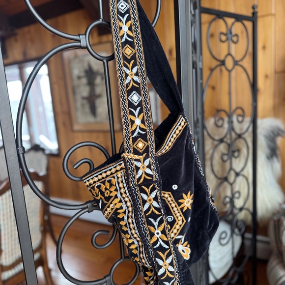 Free People Vic Velvet Slouchy Bag - Picture 6 of 12